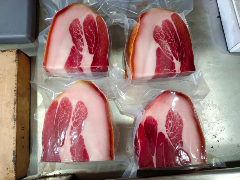 我要卖土特产，如火腿，腊肉，五花肉烟熏肉麻辣肠甜肠豆腐肠