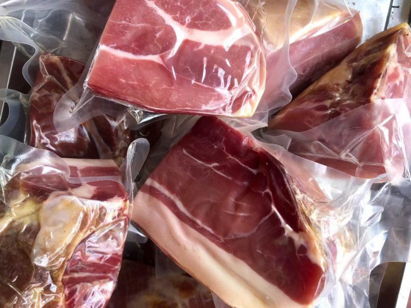 我要卖土特产，如火腿，腊肉，五花肉烟熏肉麻辣肠甜肠豆腐肠