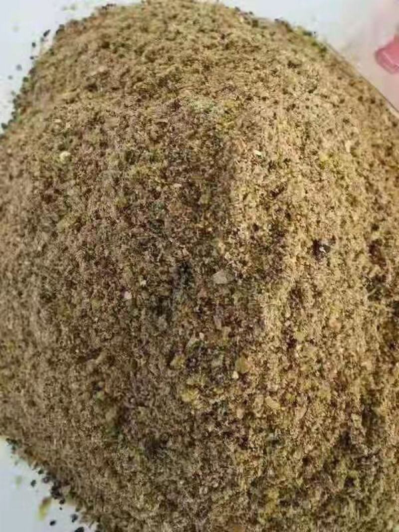 棉籽饼装完车了。