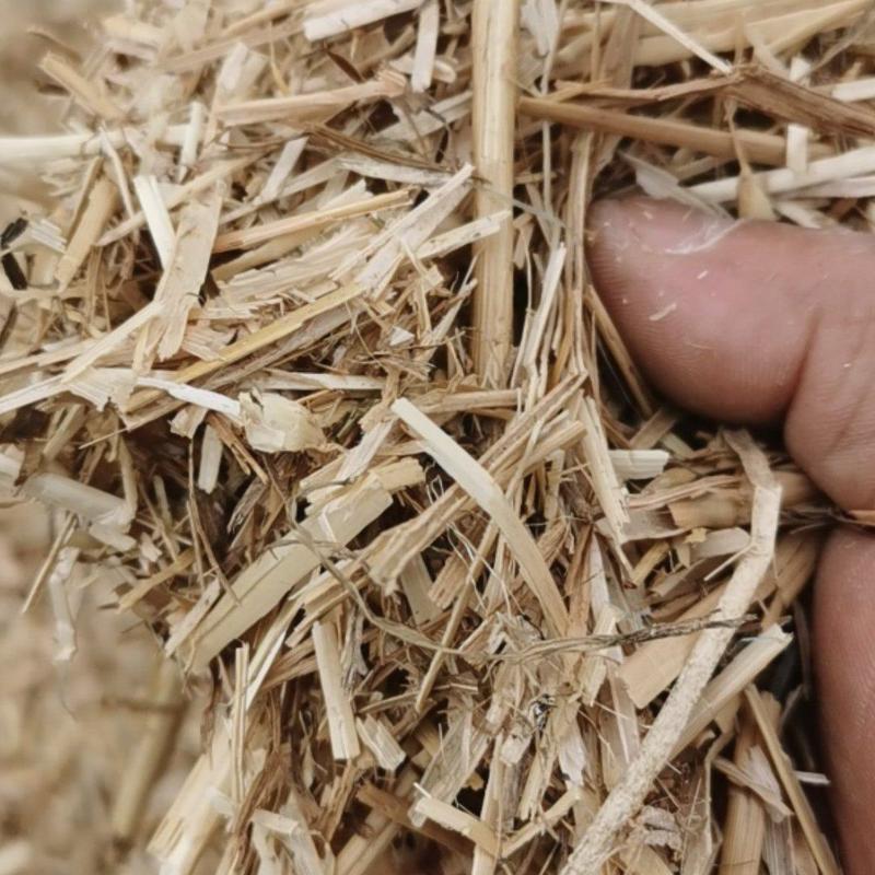 【小麦秸秆】优质揉丝压块小麦草无尘无杂，一包35公斤
