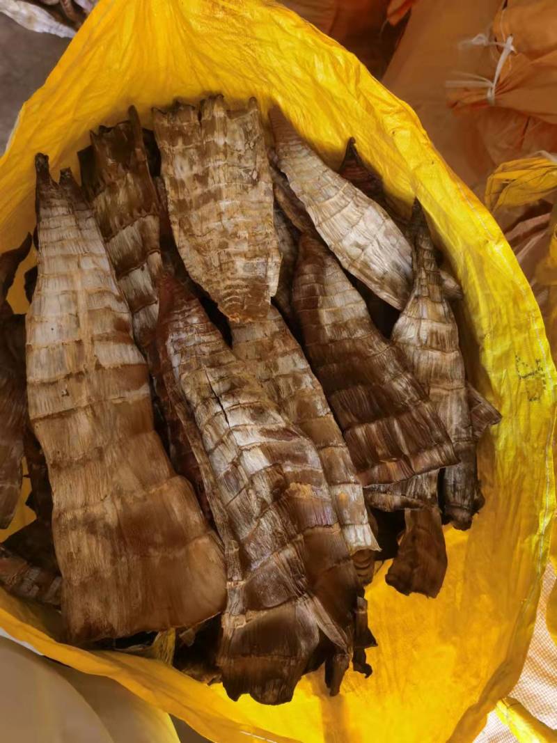 免泡煮烟笋干，采用野生竹笋熏烤而成，口感香脆，原汁原味