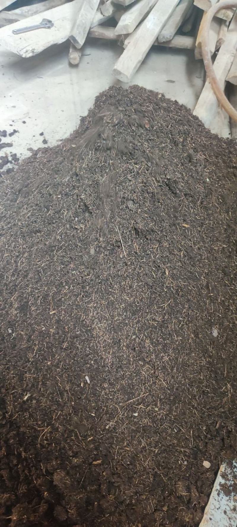 来自原始森林的松针腐殖土，花卉、葡萄、中药材等种植的沃土