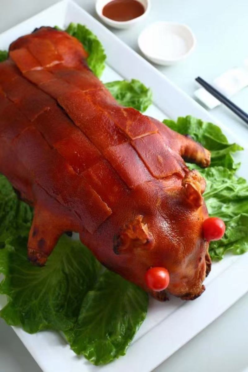 烤乳猪，香酥不腻，量大从优，可视频看货，欢迎来电咨询