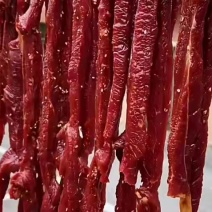 青海高原藏牦牛肉干，自然风干，味道鲜美，嚼劲十足。