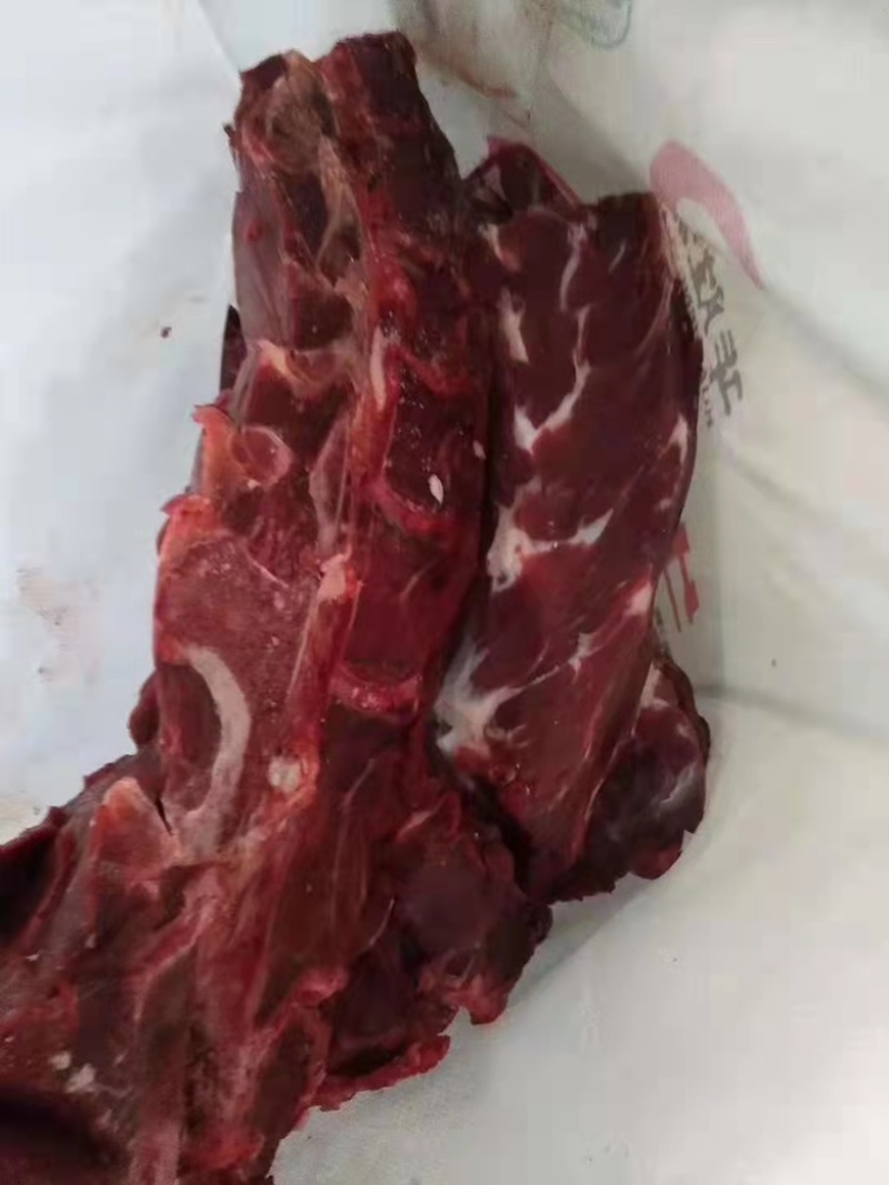 牛脊骨牛脖骨大量有货，物美价廉，欢迎各位老板前来选购