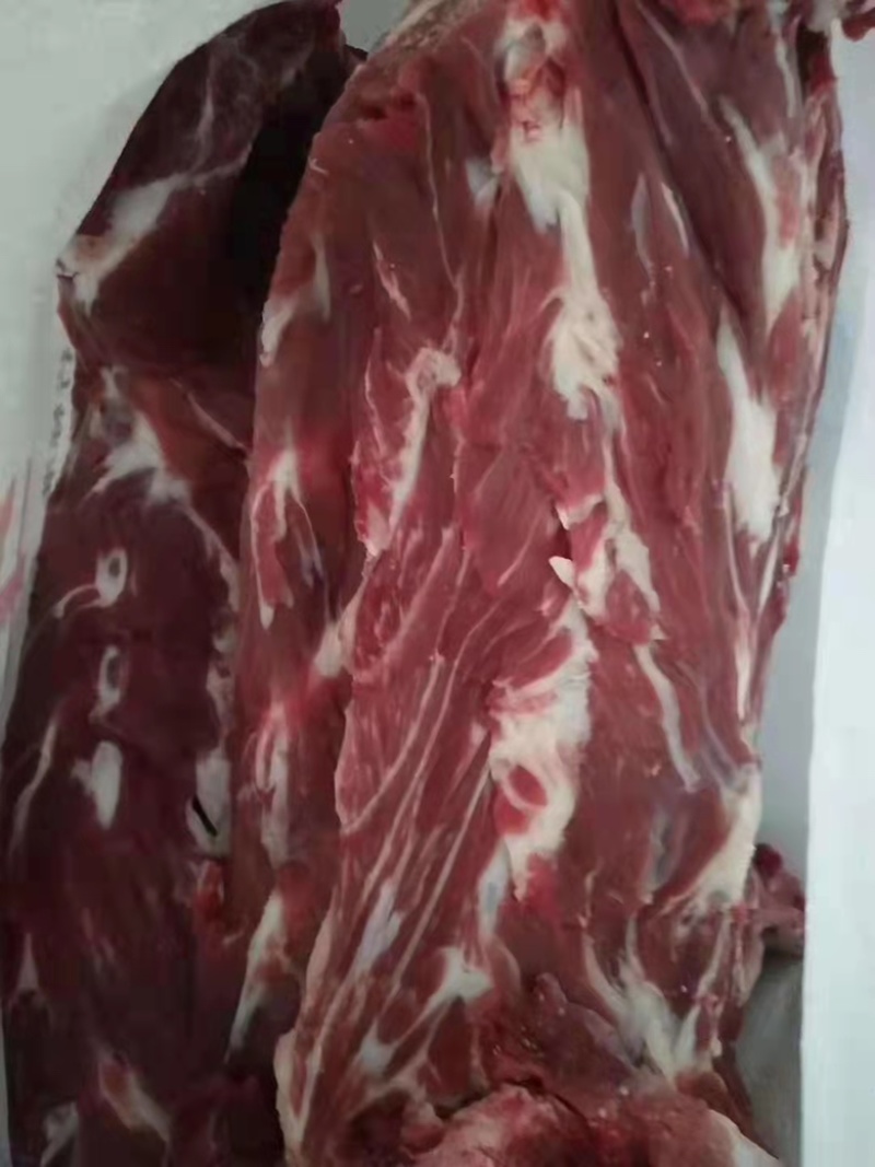 牛脊骨牛脖骨大量有货，物美价廉，欢迎各位老板前来选购