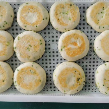 熟发面葱花饼