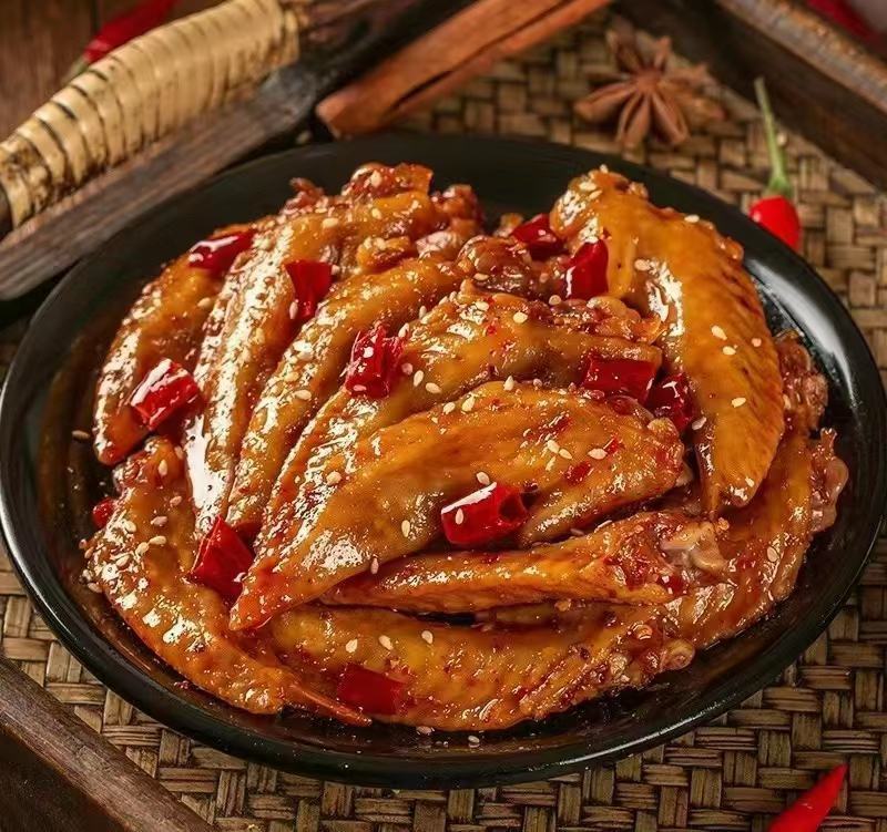 四川特色小吃，冷吃鸡尖。冷吃鸡翅尖！麻辣五香两个味道