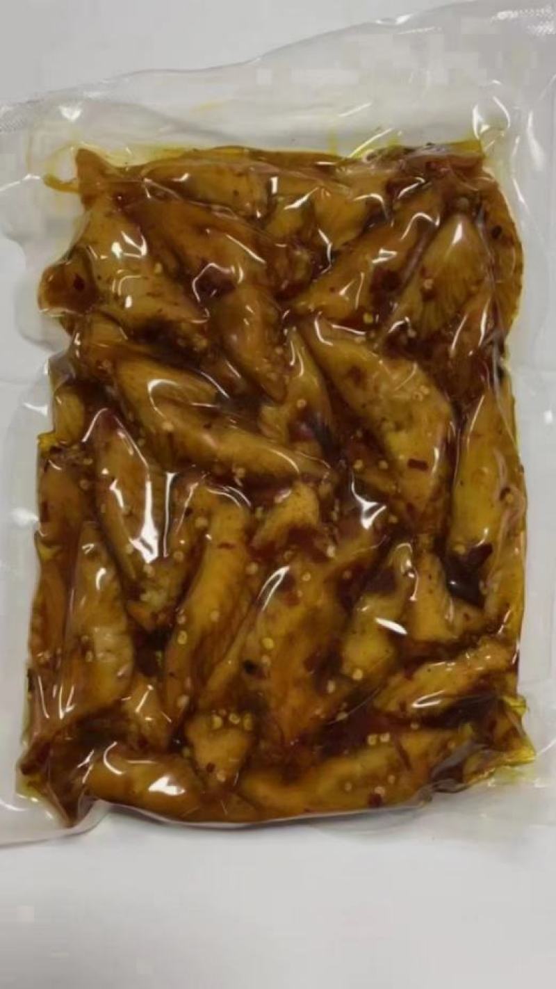 四川特色小吃，冷吃鸡尖。冷吃鸡翅尖！麻辣五香两个味道