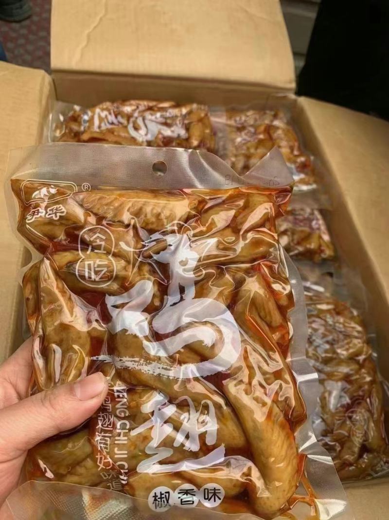 四川特色小吃，冷吃鸡尖。冷吃鸡翅尖！麻辣五香两个味道
