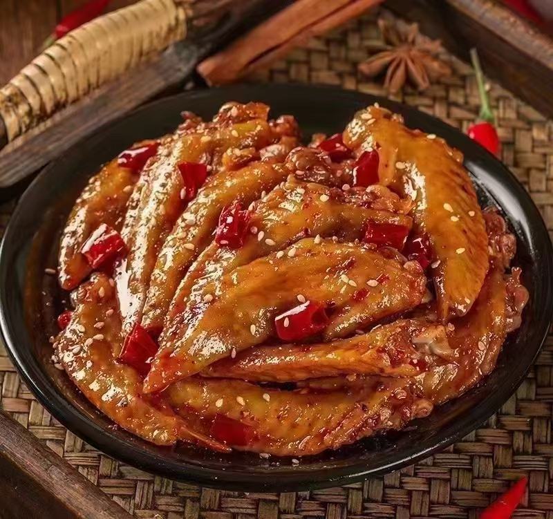 四川特色小吃，冷吃鸡尖。冷吃鸡翅尖！麻辣五香两个味道