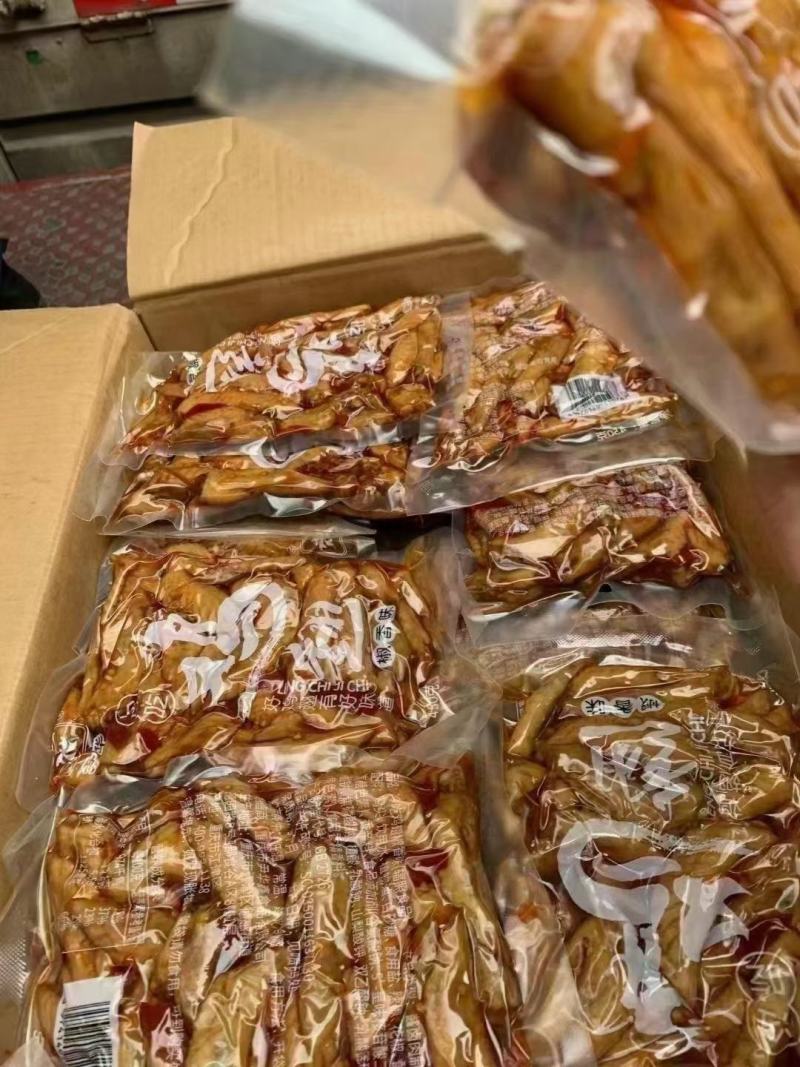 四川特色小吃，冷吃鸡尖。冷吃鸡翅尖！麻辣五香两个味道