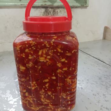 贵州酸辣椒采用传统工艺制作，保存两年色采美观，鲜味可口。