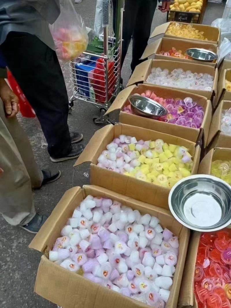 果冻，地摊货源批发10元一碗模式3斤！送广告布，果味果冻
