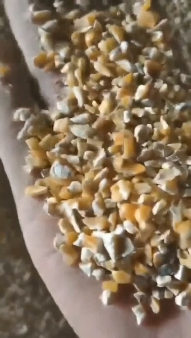 本公司常年出售碎玉米碎小麦，适合各种养殖，欢迎订购。