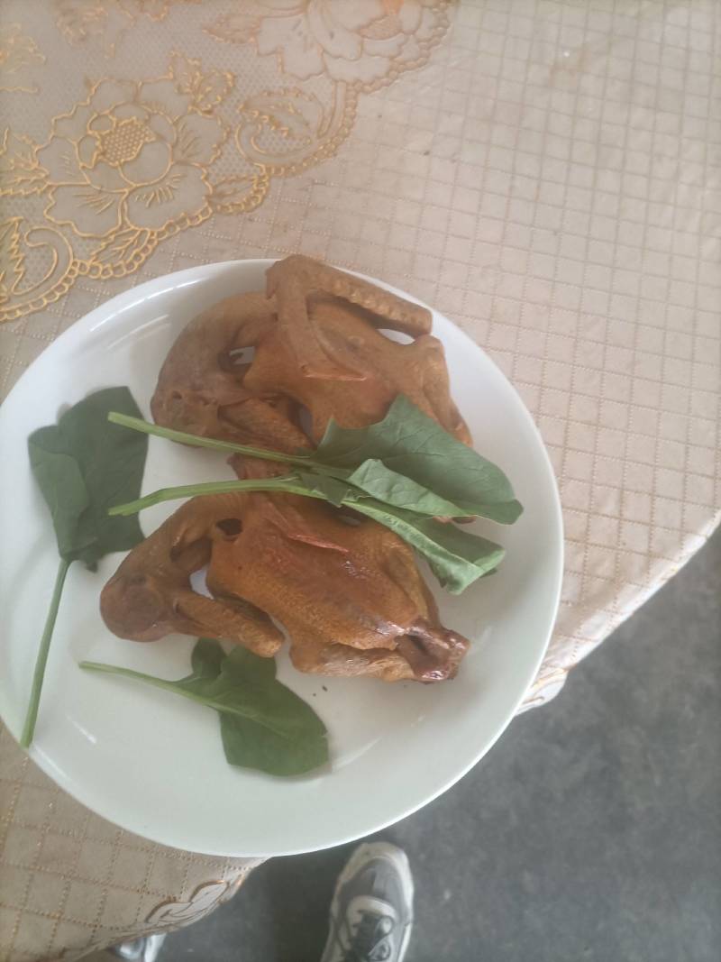 五香味的熏鸽子，熏鸽胗，真空包装