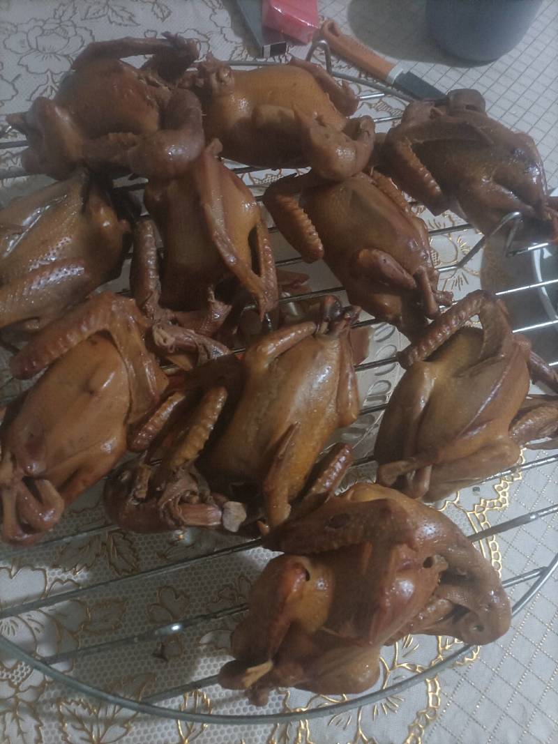 五香味的熏鸽子，熏鸽胗，真空包装