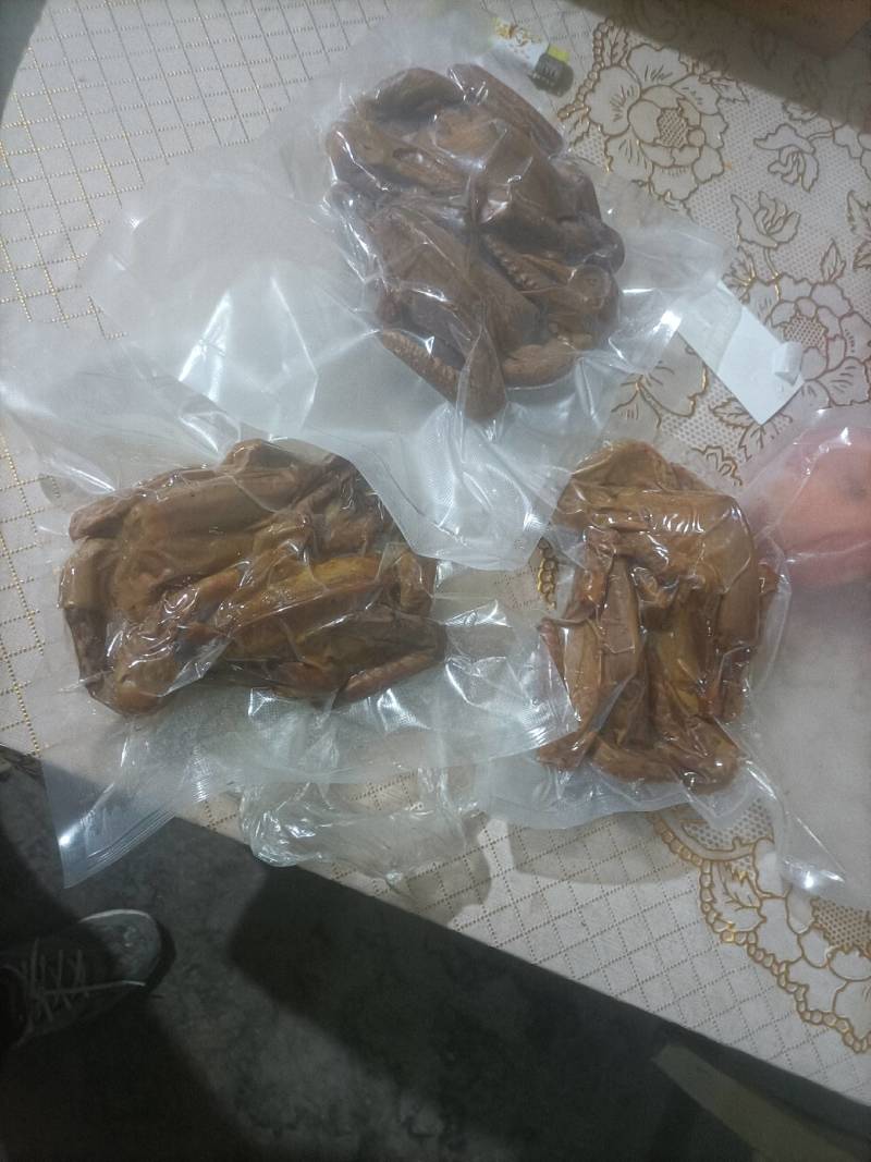 五香味的熏鸽子，熏鸽胗，真空包装