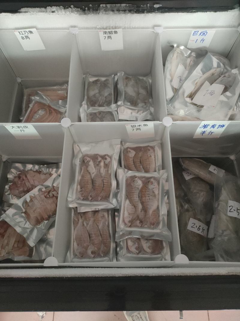 海产品:金鲳鱼，马鲛鱼，金线鱼，海虾，墨鱼肉饼，瑶柱，等