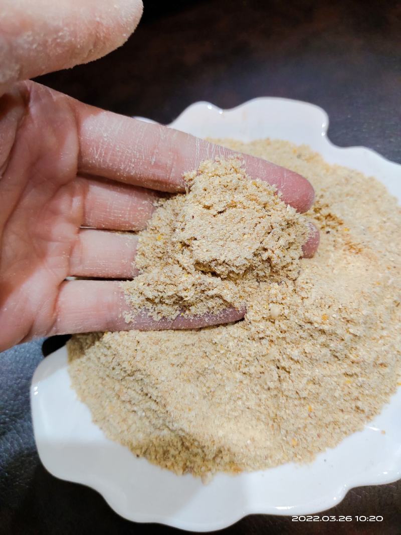 玉米次粉，蛋白含量高，脂肪丰富，纤维高，