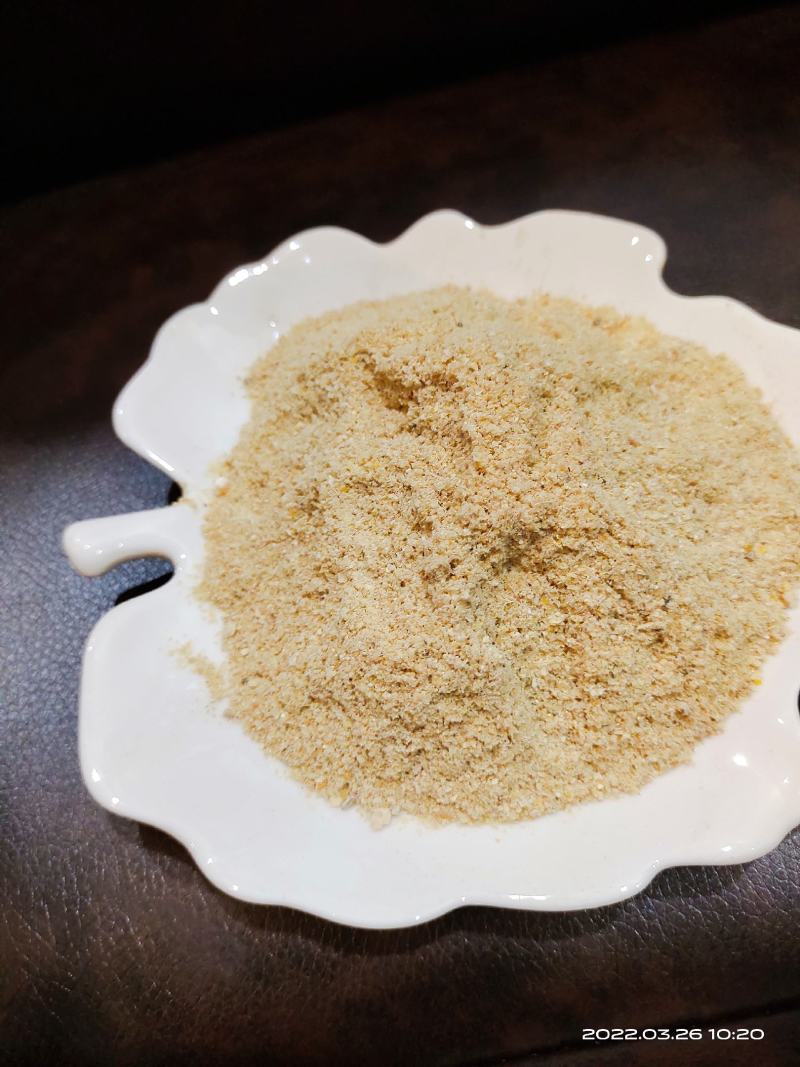 玉米次粉，蛋白含量高，脂肪丰富，纤维高，