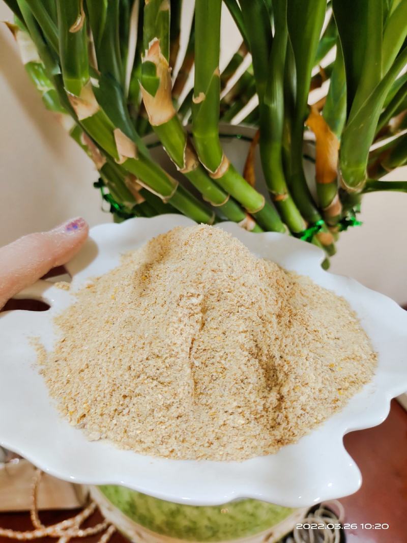 玉米次粉，蛋白含量高，脂肪丰富，纤维高，