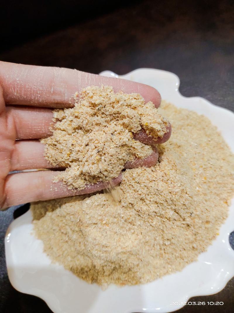 玉米次粉，蛋白含量高，脂肪丰富，纤维高，