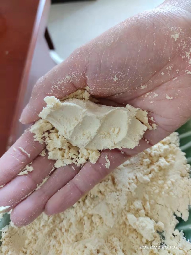 高品质玉米面，蛋白含量高，可代替部分高价位饲料适口性好。