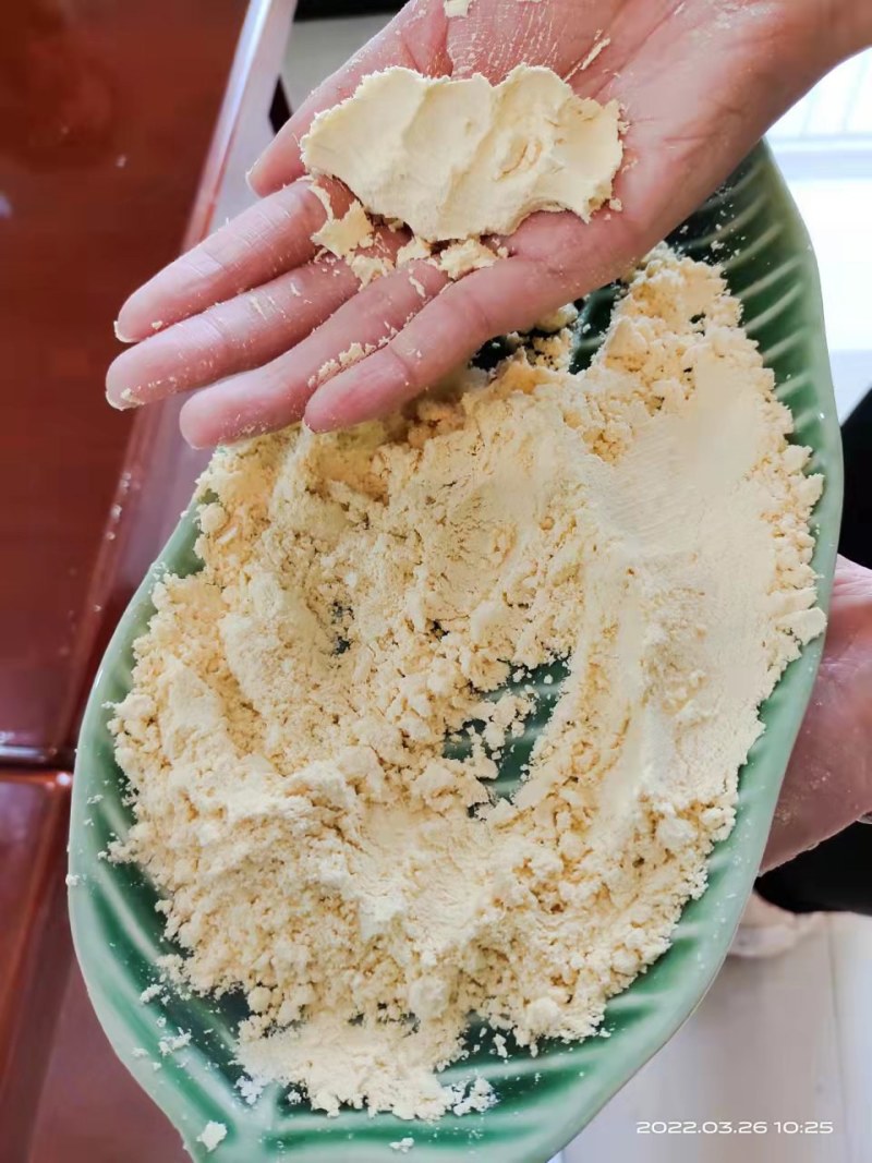 高品质玉米面，蛋白含量高，可代替部分高价位饲料适口性好。