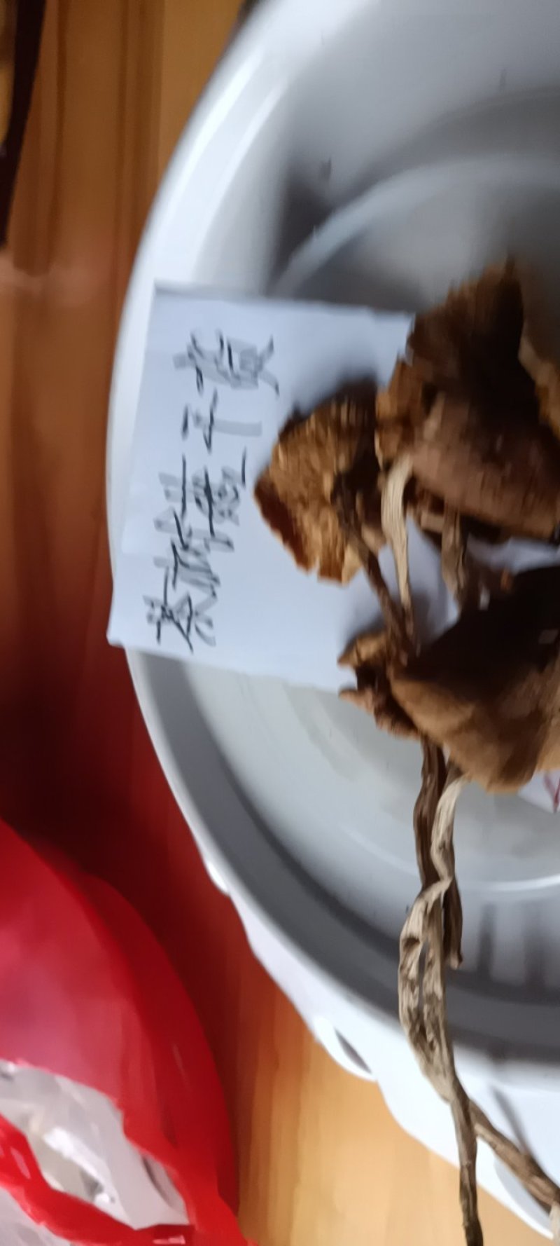 农民自种的茶树菇，自晒新鲜，500克为—件包邮。