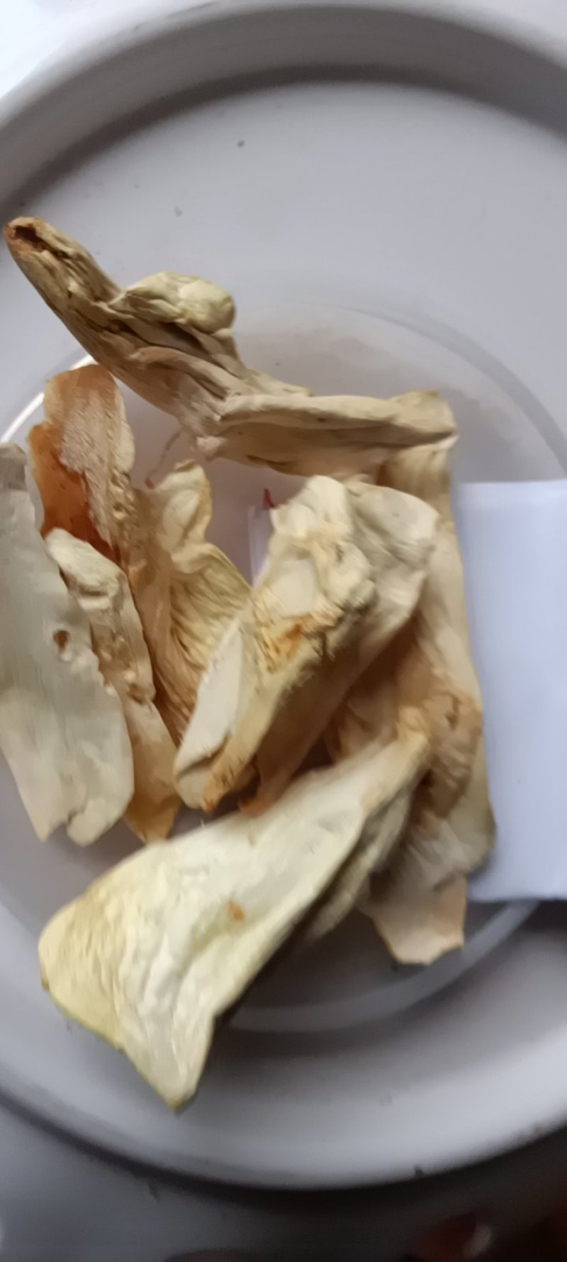 农民自种的竹荪自晒成干货，新鲜250克为—件包邮。
