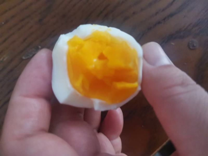 双色粉壳土鸡蛋草鸡蛋黑凤蛋笨鸡蛋双色
