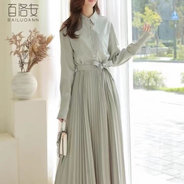 女装杂款1426件，款式有打底衫，体恤衫，连衣裙，半身裙