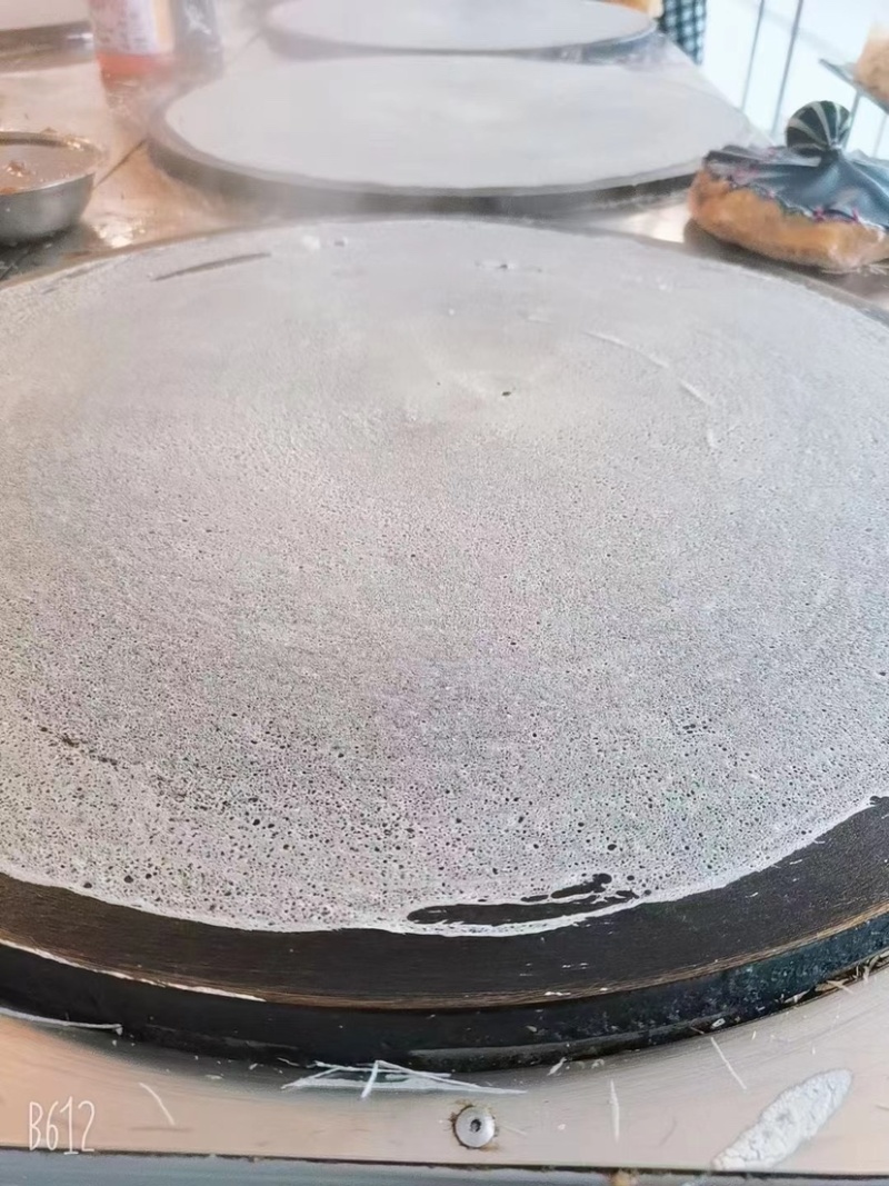 东北纯手工煎饼直径60CM，口感醇正25小时物流全国发货