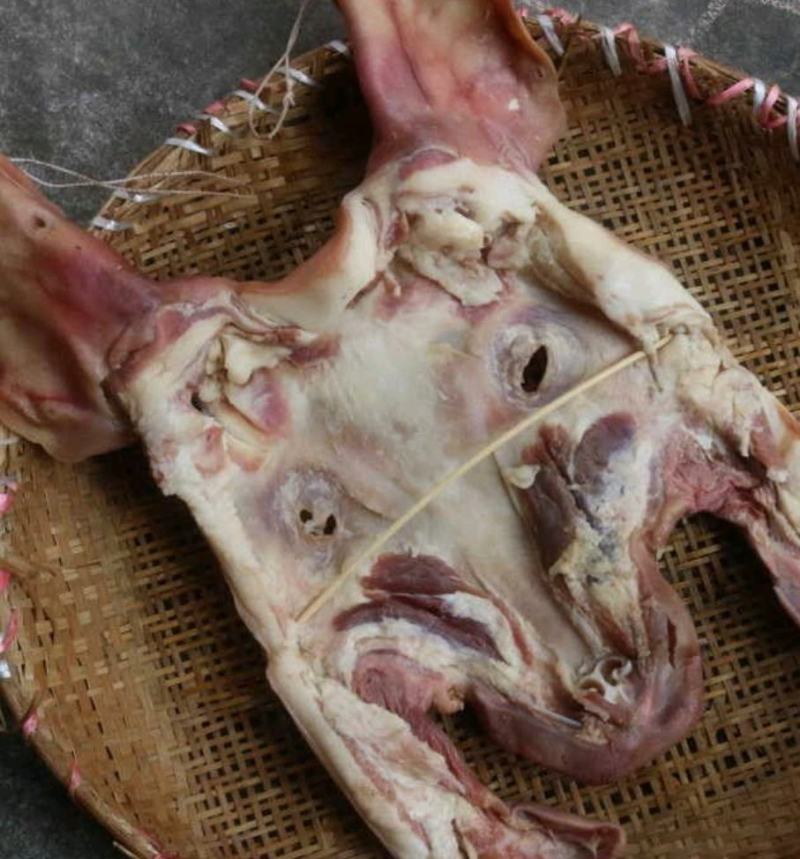 咸猪头腊猪头肉带耳朵非烟熏猪脸肉猪头皮农家腊肉猪嘴