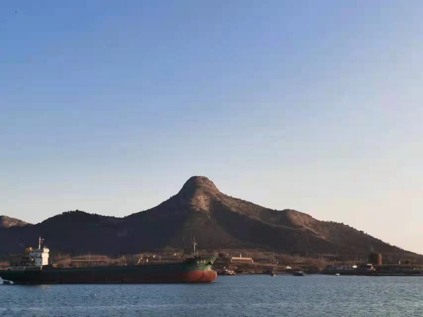 乳山沿海生蚝养殖基地,成片的筏架整齐排列,生蚝在清澈海水中自然生长 乳山生蚝养殖基地