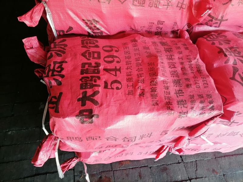 荔枝果木炭。耐燃、火力猛丶烧烤出来的东西会有一种荔枝香味