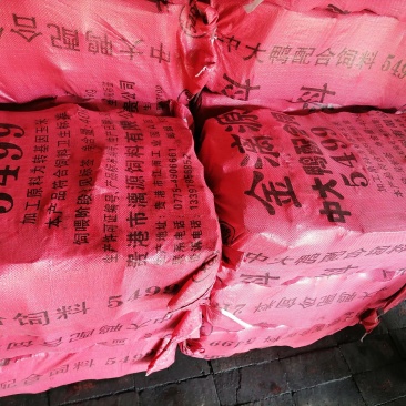 荔枝果木炭。耐燃、火力猛丶烧烤出来的东西会有一种荔枝香味