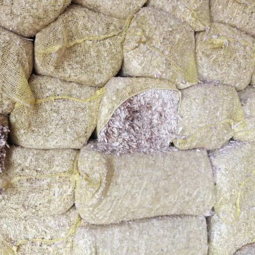 山东菏泽精饲料蒜皮压块干净无尘无膜数次过筛除尘杂质少方包