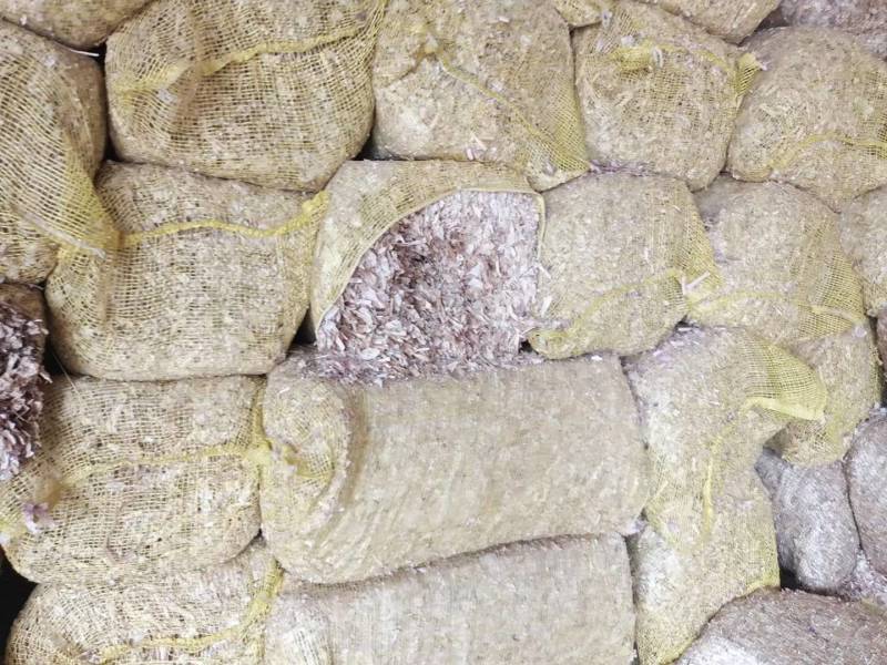 【精选】山东精品饲料蒜皮压块无尘无膜数次过筛杂质少