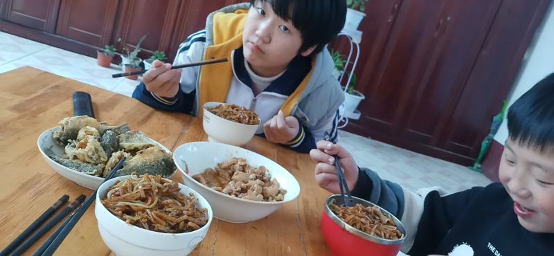 凤金六号蜜瓜，黄皮晓密，凰金六号，黄金蜜，黄皮红肉哈密瓜