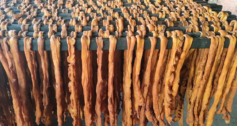 【腊肉】烟熏大肠，传统制作，居家商用，味美可口。