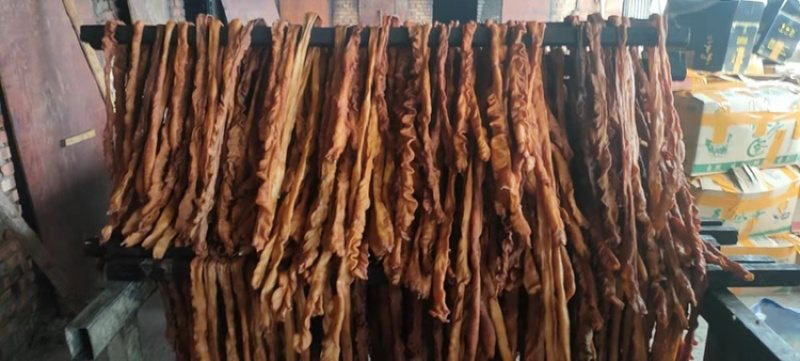 【腊肉】烟熏大肠，传统制作，居家商用，味美可口。