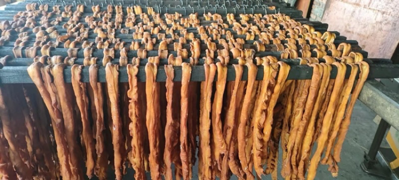 【腊肉】烟熏大肠，传统制作，居家商用，味美可口。