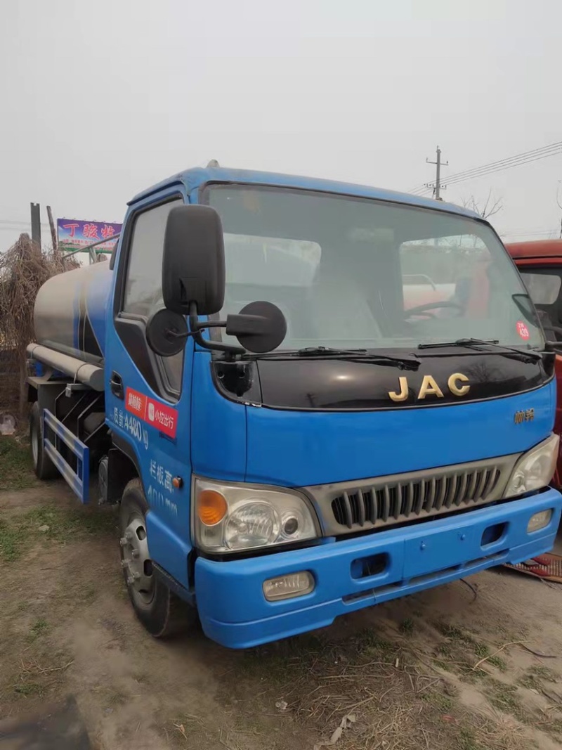 垃圾轻运车，扫路车，国六洒水车厂家现货欢迎采购