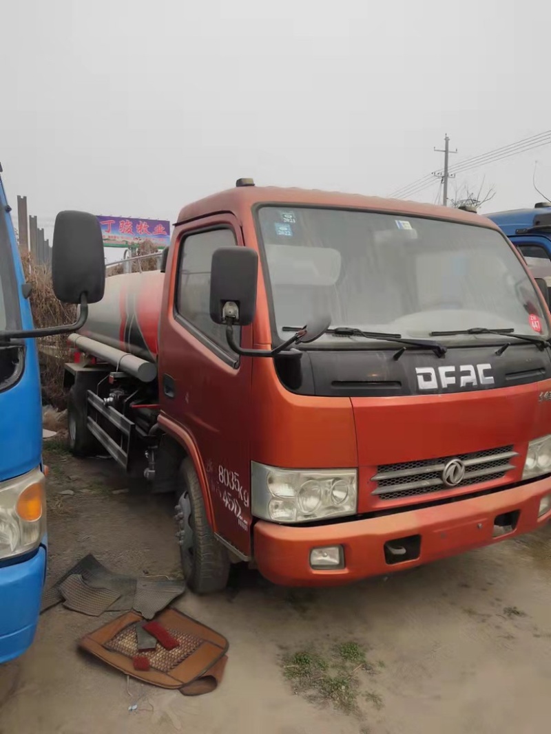垃圾轻运车，扫路车，国六洒水车厂家现货欢迎采购