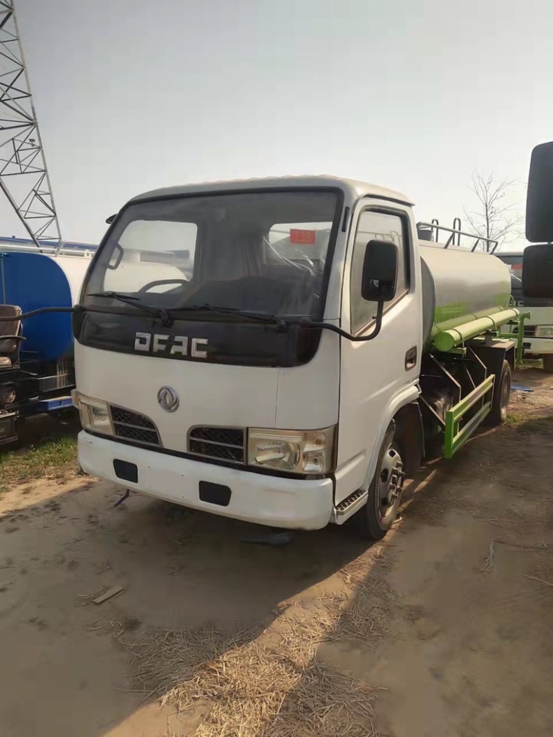 垃圾轻运车，扫路车，国六洒水车厂家现货欢迎采购