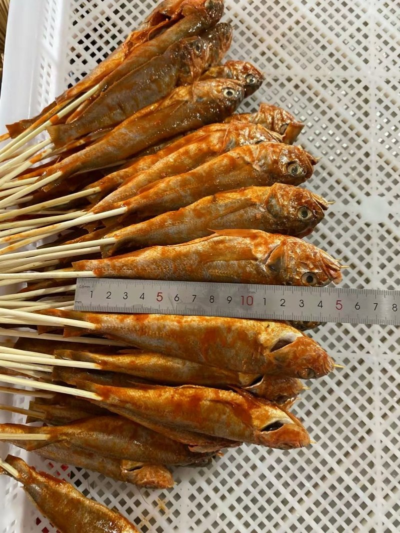 烧烤小黄鱼串，规格齐全，已腌制，厂家直销