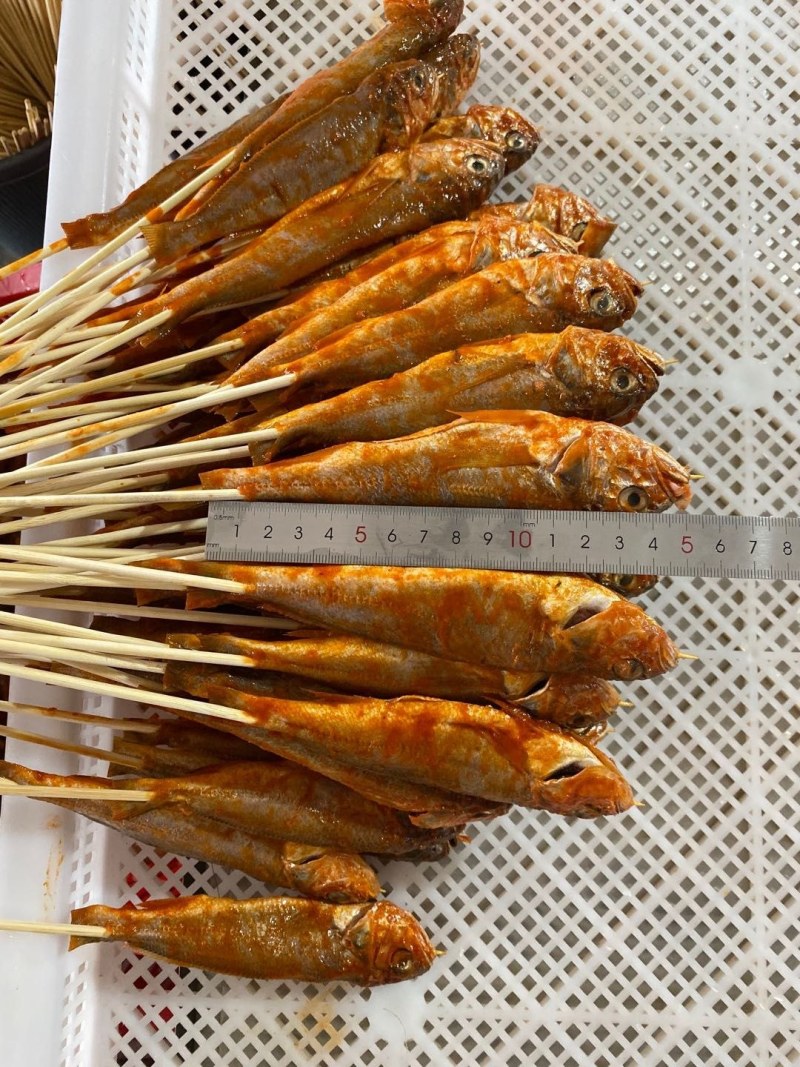 烧烤小黄鱼串，规格齐全，已腌制，厂家直销