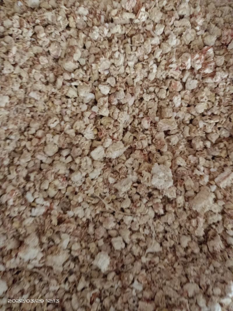 玉米芯颗粒，食用菌原料，质优价廉，大量供应，各种规格。